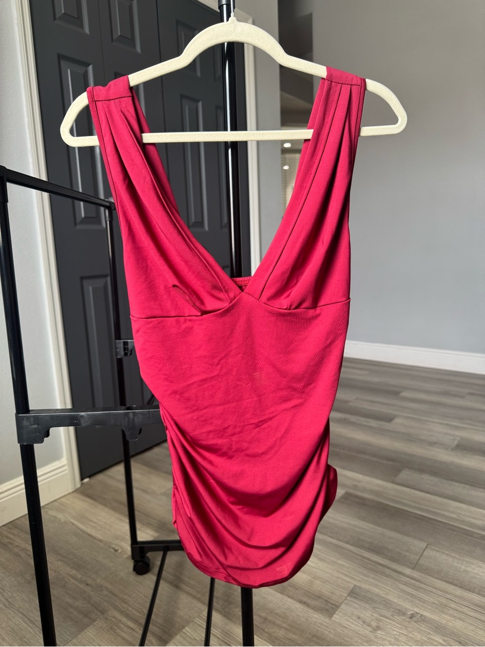 SHEIN Magenta V-Neck Sleeveless Tank Top